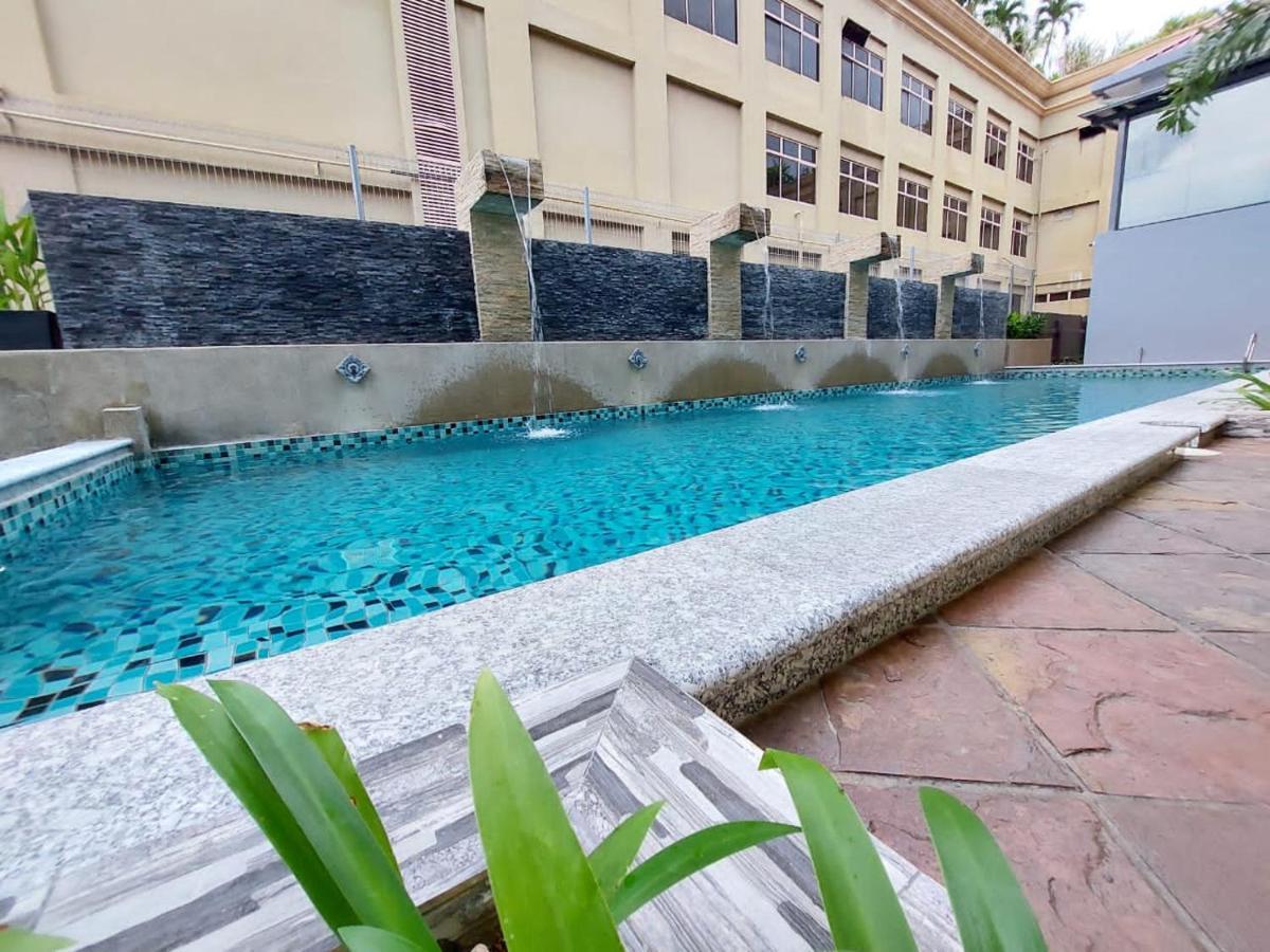 Christee Suites Hotel Малакка Экстерьер фото