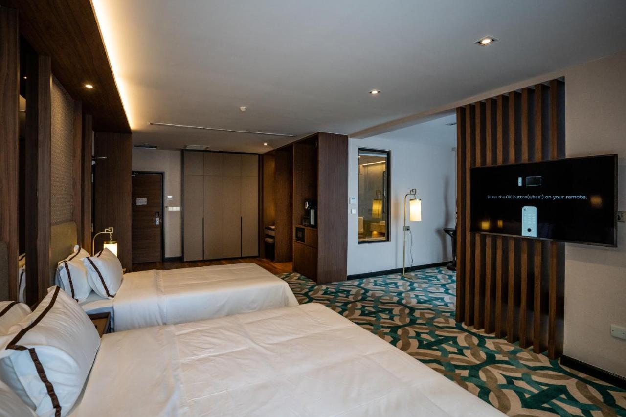 Christee Suites Hotel Малакка Экстерьер фото